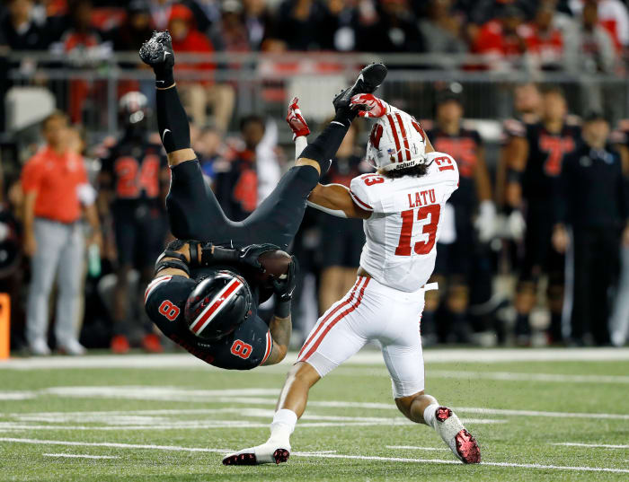 Wisconsin safety Kamo'i Latu flips Ohio State tight end Cade Stover to force an incompletion.